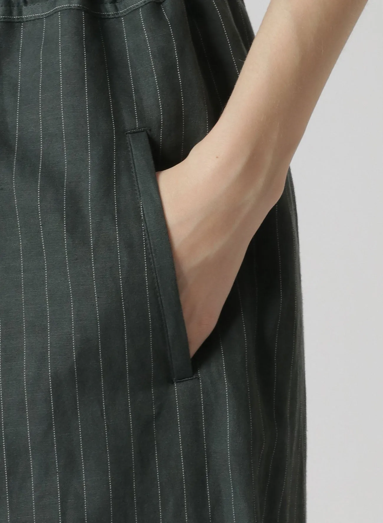 LINEN/COTTON PIN-STRIPED UNEVENLY DYED WIDE LEG PLEATED PANTS