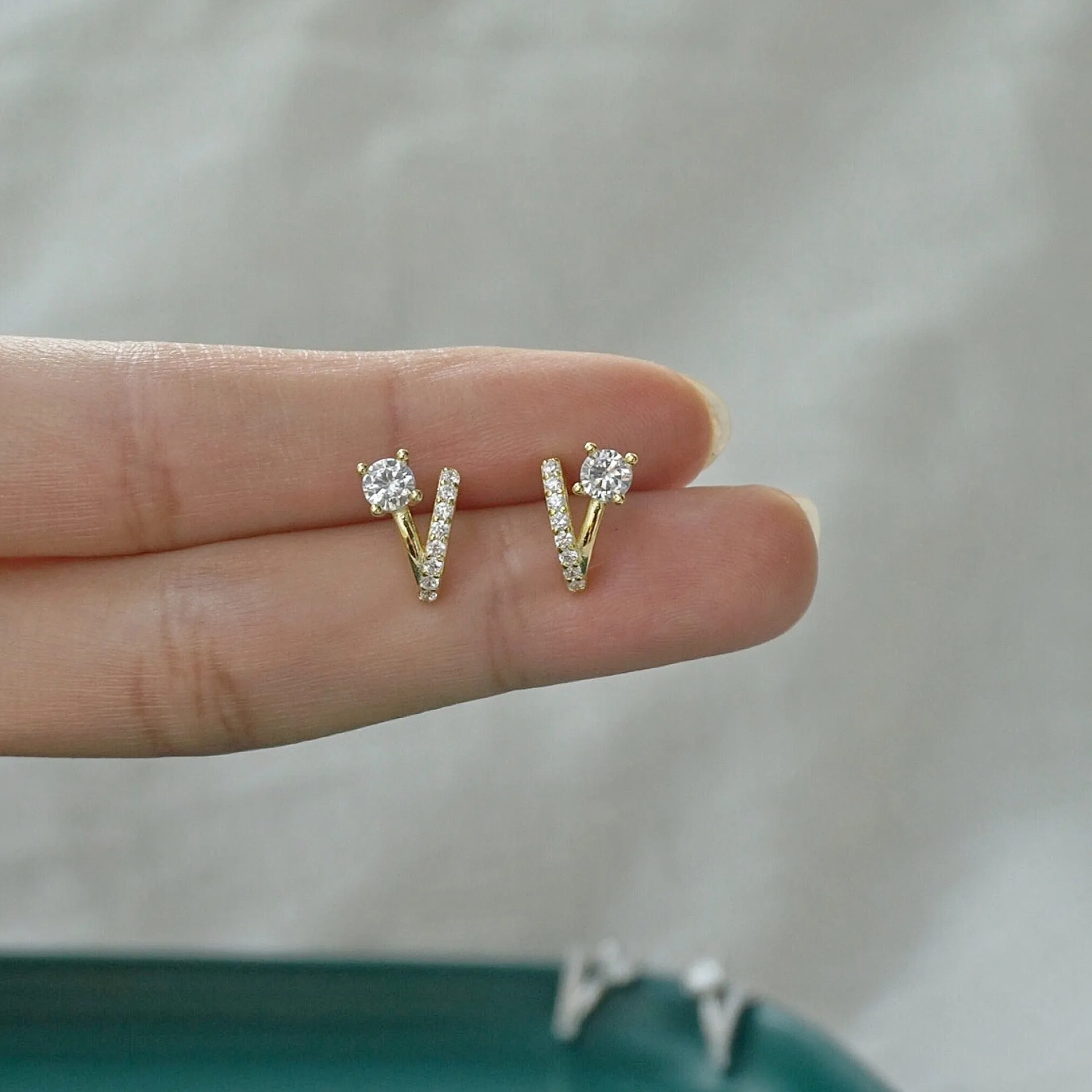 Noble Heart Stud Earrings