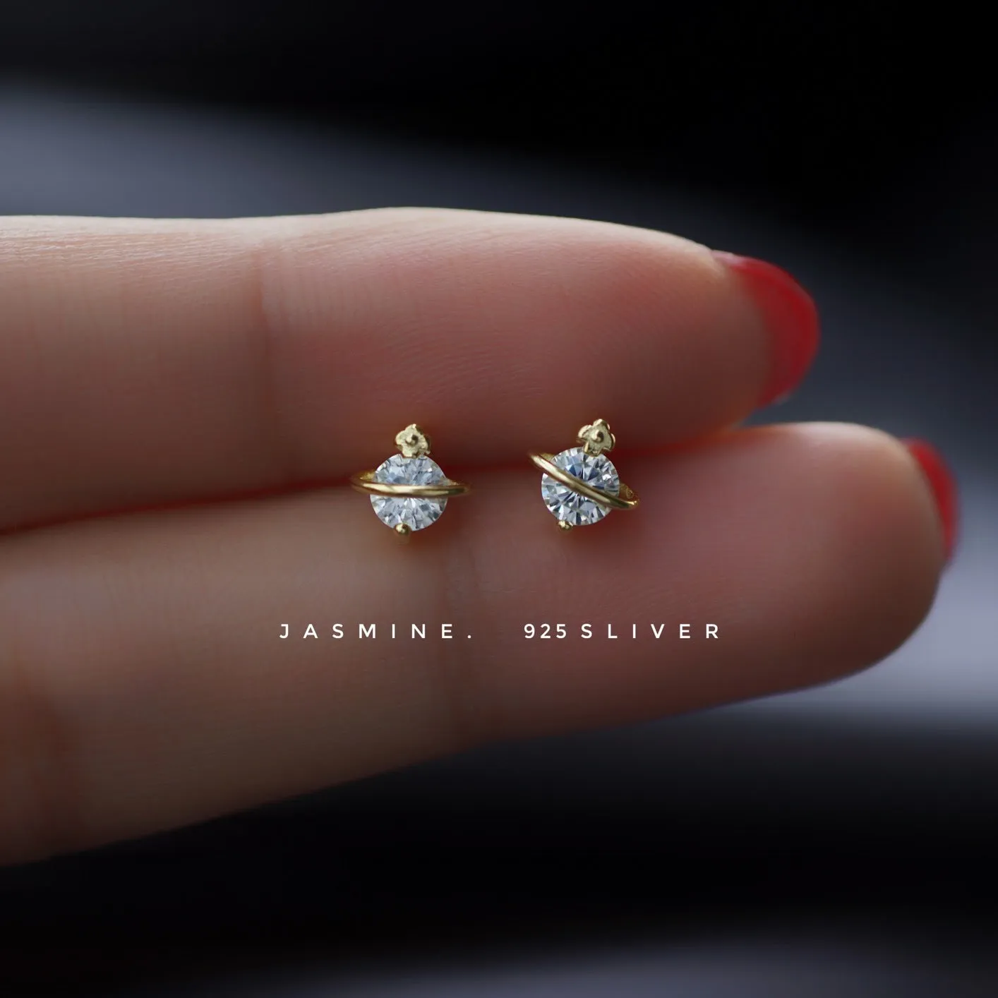 Noble Heart Stud Earrings