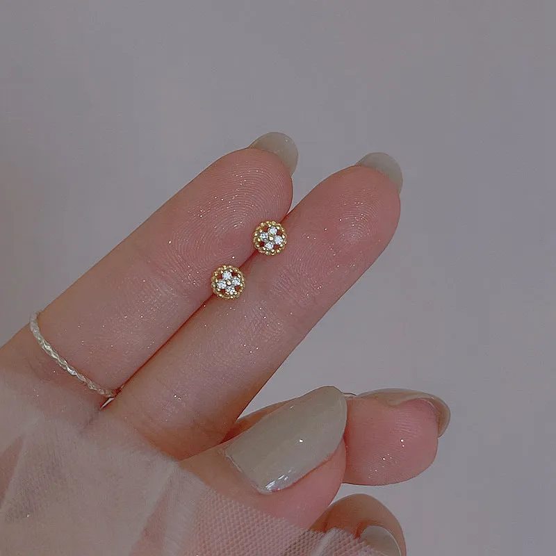 Noble Heart Stud Earrings