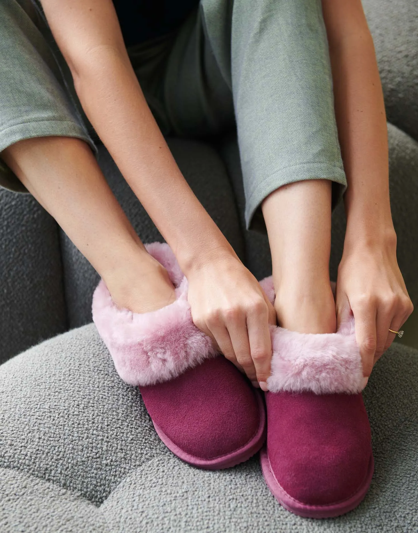 Women's Heather Sheepskin and Suede Slipper Boots – Wine